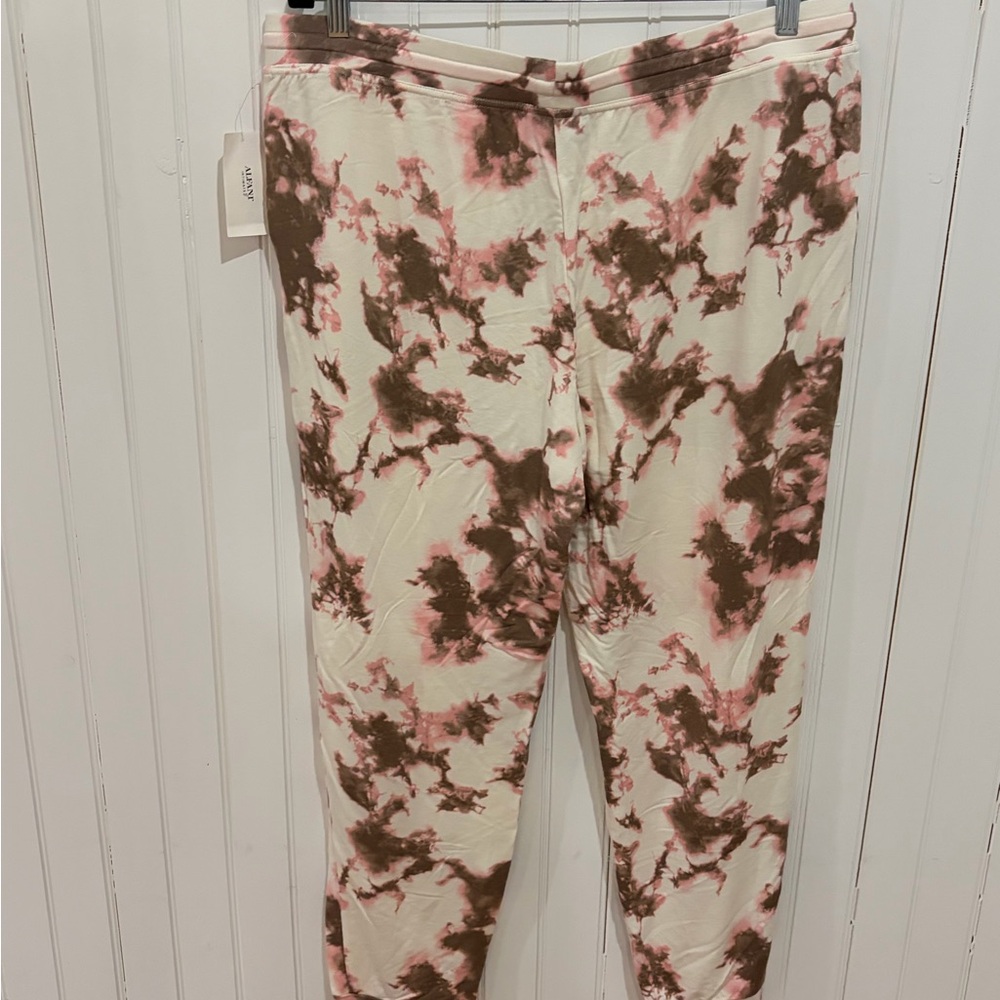 NWT Soft Stretch Tie-Dye Lounge Joggers - Picture 4 of 5